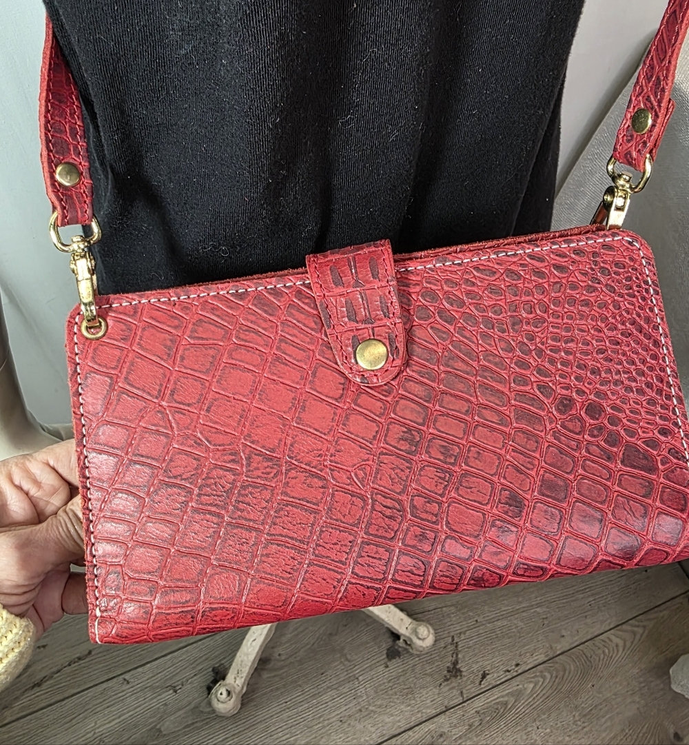 Planner Perfect Red Croc Embossed Leather Traveler’s Notebook Wallet & Crossbody - Picture 2 of 12